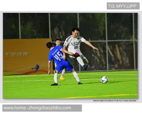 激烈的足球比赛中展现团队精神与个人技术的完美结合 激烈的足球比赛中展现团队精神与个人技术的完美结合